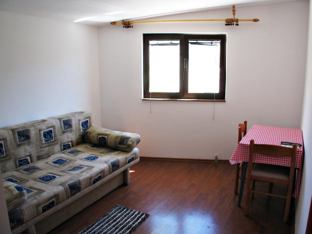 Apartments Miljak Omis Exterior photo