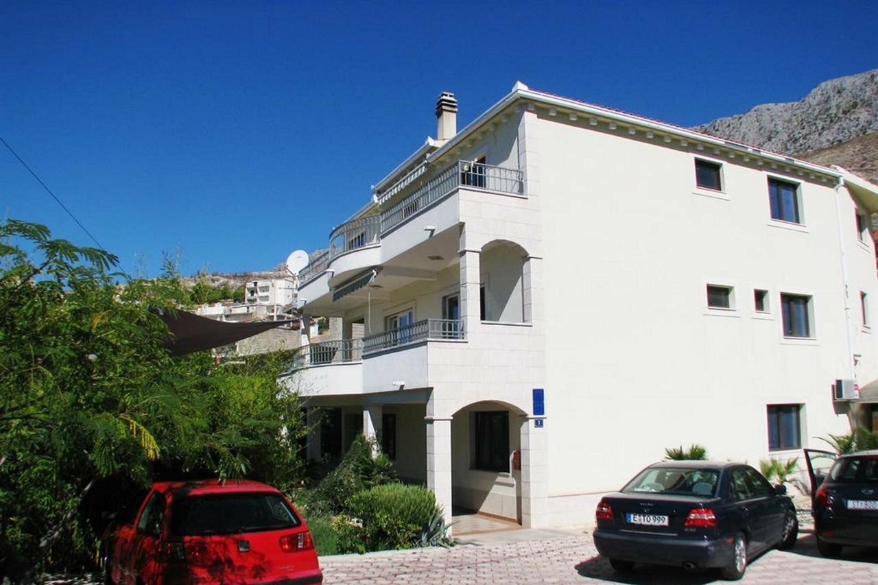 Apartments Miljak Omis Exterior photo